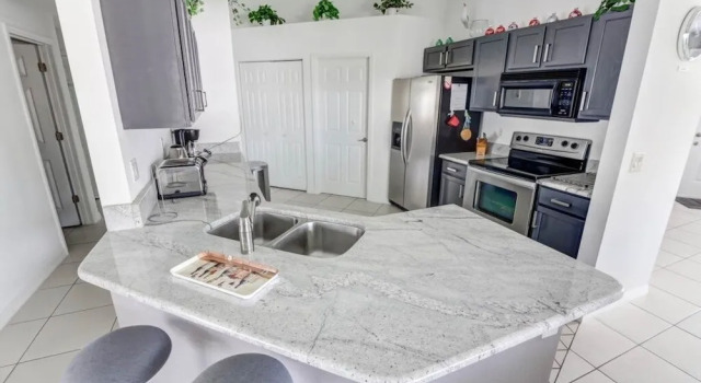 Коттедж Southern Breeze Great Pool Space! 4 Bedroom Home by RedAwning