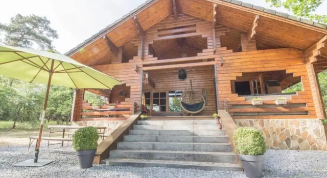 Коттедж Charming Chalet in Durbuy Near Adventure Valley