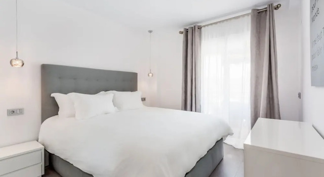by RIVA - Gorgeous 2 Bedroom Apartment in Centre of Puerto Banus, Забронировать Апартаменты/квартира Отели Марбелья с бассейном, рядом с Художественный музей Ralli, Бассейн