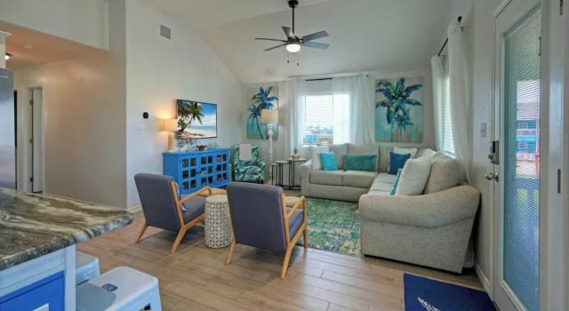 Mins to Beach + Private Pool Golf Cart Zone Game Room Sleeps 12, Забронировать Дом для отпуска Коттеджи Порт-Аранзас, Коттедж