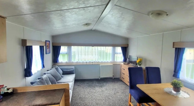 Stunning Holiday Home Beautiful Lakeside Views 15 Mins From Goodwood, Забронировать Дом для отпуска Коттеджи Исторического графства Суссекса, Коттедж