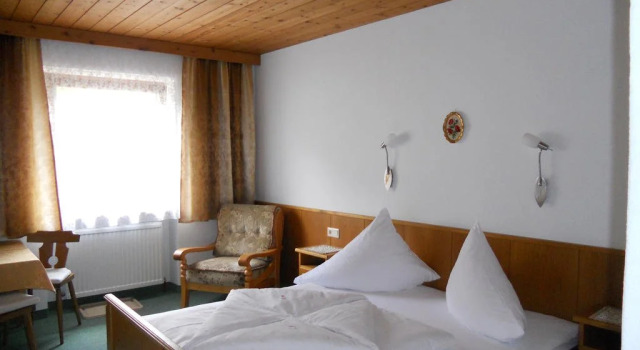 Haus Albert, Book Hotel Hoteller i Tyrol med parkering, Parkering