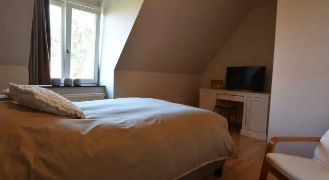 Tasteful Mansion in Lichtervelde with Hot Tub, Rezerwuj Dom wakacyjny Hotele w Bruksela z parkingiem, Parking