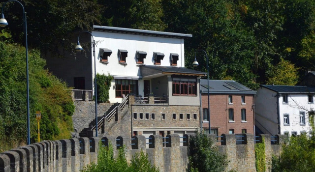 Spacious Holiday Home in La Roche-en-ardenne With Sauna, Забронировать Отель Отели в центре Ла-Рош-ан-Ардена, в центре