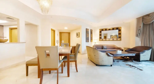 Maison Privee - Spacious Apt w/ Beach, Pool and Marina Access, Забронировать Отель Дубай-Марина , рядом с Dubai Marina Yacht Club