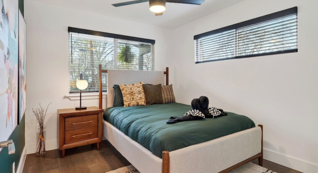 Eastside Keys by Avantstay Bright East Austin Stay + Backyard Dining + Near 6th St and Downtown, Book Feriehus Hoteller i Austin med parkering, nær Downs Park, Parkering