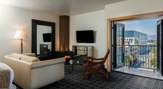 Полулюкс с балконом Hotel Valencia Santana Row