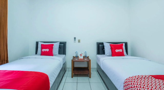 Двухместный номер Standard RedDoorz at Hotel pondok Kurnia near Buah Batu Bandung