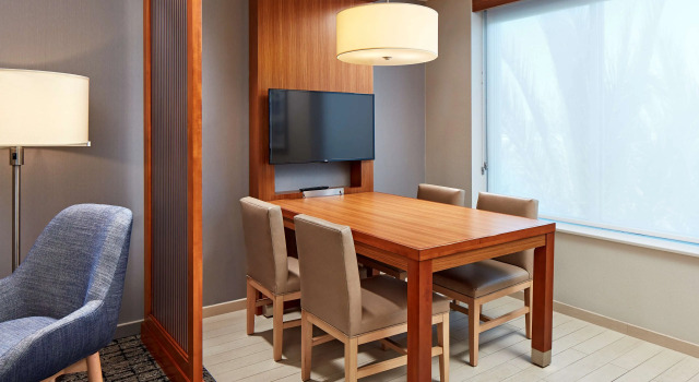 Двухместный люкс (с диваном) c 1 спальней Hyatt Place Los Angeles / LAX / El Segundo