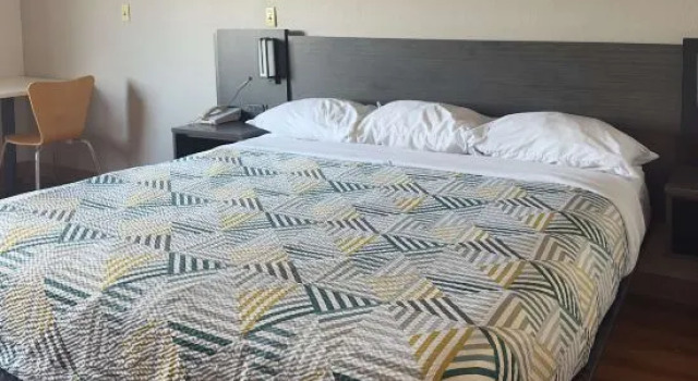 Suite Motel 6-Waterloo, IA