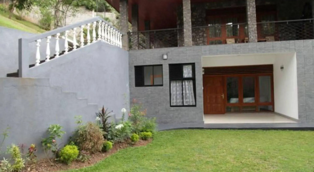 AA Circuit bungalow