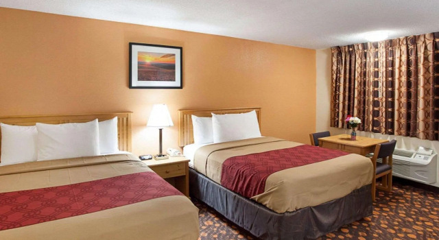 Четырёхместный номер Standard Econo Lodge Phillipsburg