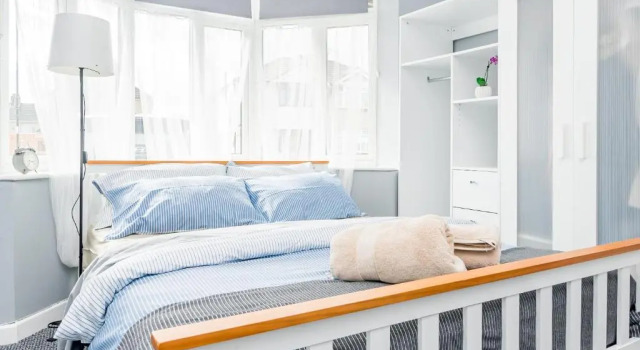 Shirley house 2, Self Catering Guest House, Self Check in, Smart locks, 10 min Walk to Southampton General, Aspire and Princess Anne Hospitals, Access to Fully Equipped Kitchen, Excellent Transport Links, Ideal for Longer Stays and Hospital Shifts, Забронировать Гостевой дом Саутгемптон Хэмпшир, рядом с Princess Anne Hospital