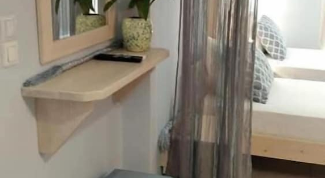 Четырёхместный номер Standard с балконом и с видом на внутренний двор Mulberry house