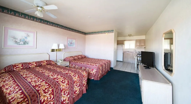 Четырёхместный люкс Superior Suites Phoenix Mesa