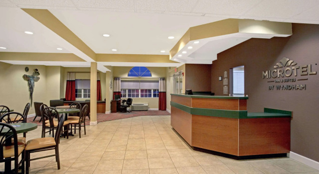 Microtel Inn & Suites by Wyndham Bushnell