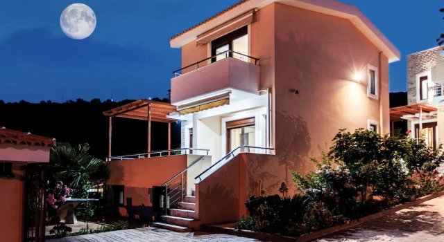 Armonia by the Sea - Majestic Seaside Retreat, Prenota Villa Ville a Messenia, Villa