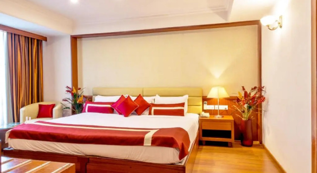 Люкс Deluxe Octave Suites Residency Rd