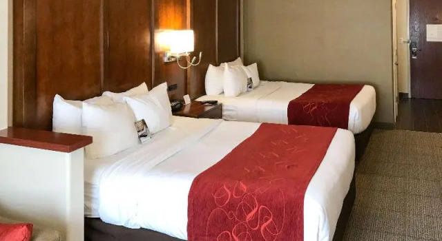 Номер Standard Comfort Suites Near Six Flags Magic Mountain