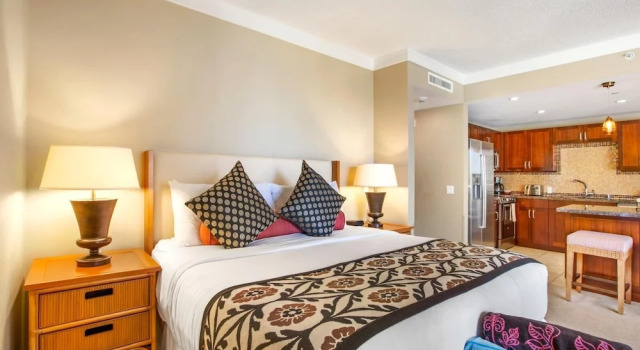 K B M Resorts- HKH-323 Upgraded Studio, ocean views, private balcony, easy beach access, Забронировать Апартаменты/квартира Каанапали West Maui