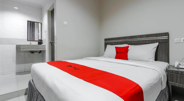RedDoorz Plus Syariah @ Jalan Sriwijaya Medan, Rezerwuj Hotel Medan Sumatra