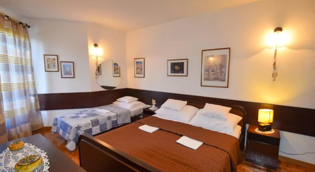 Apartment Petrlin, Prenota Appartamento Hotel a Isole Quarnerine con parcheggio, Parcheggio