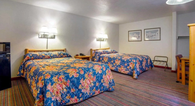 Четырёхместный номер Standard Rodeway Inn Kanab