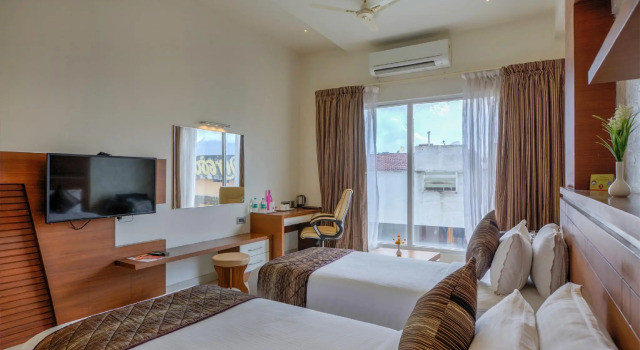 Hotel Pioneer Grand Palace, Забронировать Отель Отели штата Тамилнада с бассейном, Бассейн