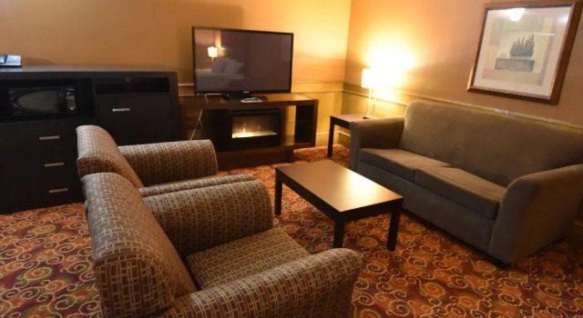 Люкс Executive Travelodge by Wyndham Meadow Lake