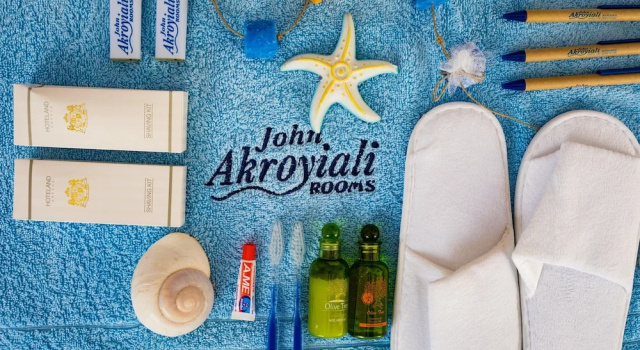 Номер Standard John Akroyiali