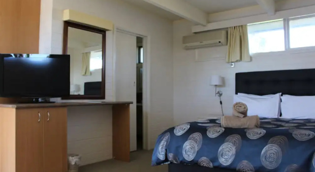 Двухместный номер Standard c 1 комнатой Cobram Colonial Motor Inn