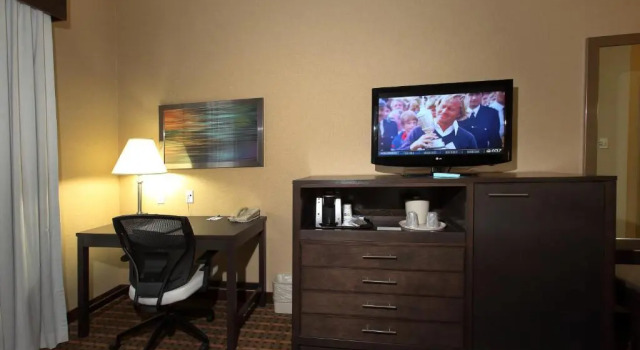 Номер Standard Holiday Inn Express Hotel & Suites Vernon by IHG