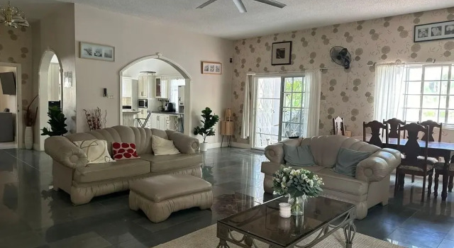 Вилла 5 Bed Villa Sleeps 14 - Private Pool - Smart TVs