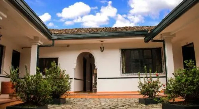 Hotel Los Portales