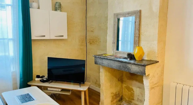 Furnished Studio in A Quiet Authentic Area Near All Amenities