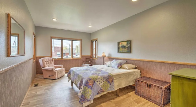 Large Ten Sleep Home on Main St, 10 Mins to Canyon, Забронировать Дом для отпуска Тен-Слип Вайоминг