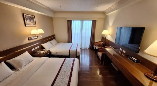 Четырёхместный номер Standard с балконом Cheng Pao Hotel
