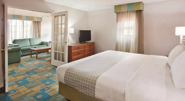 Двухместный люкс c 1 комнатой La Quinta Inn by Wyndham Savannah Midtown