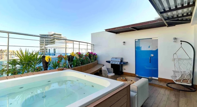 Pano360 Studio Downtownsd Rooftop Hottub LUX, Забронировать Апартаменты/квартира Отели Санто-Доминго с парковкой, рядом с Олимпийский стадион Феликса Санчеса, Парковка