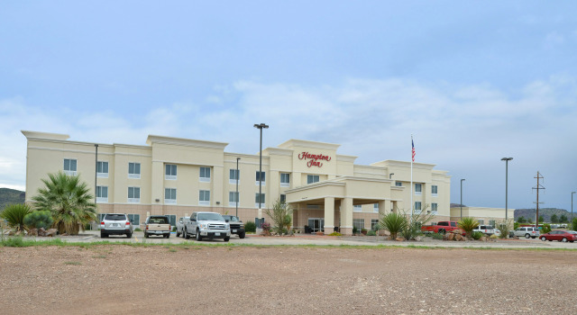 Hampton Inn Alpine, Book Hotel Hoteller i Alpine med parkering, Parkering