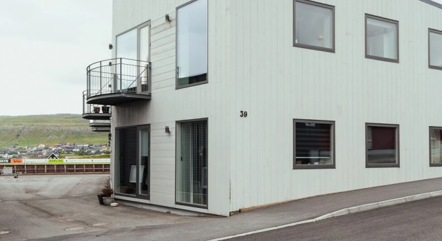 Delightful 2 Bedroom Apt | Balcony | Parking, Prenota Appartamento Hoyvík Isole Faroe