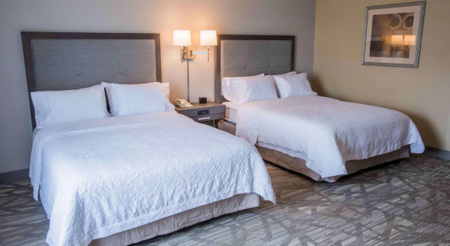 Четырёхместный номер Standard Hampton Inn & Suites Tilton