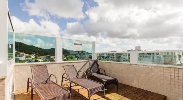 Apartment w/ Pool, 85m From Beach in Jurere Ptj203