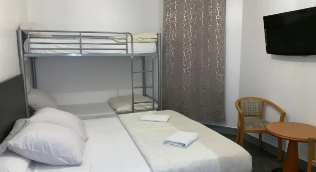 Четырёхместный номер Standard Mondial Hotel
