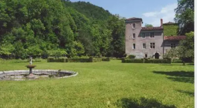 Le Castel De Burlats