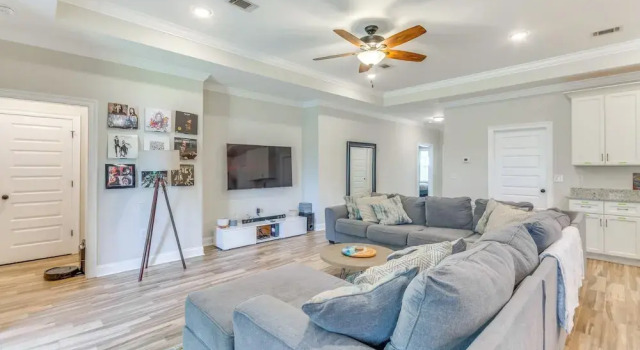 2 Mi to Beach: Bright Navarre Home w/ Fire Pit!