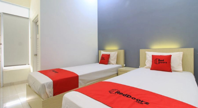 Standard Twin room RedDoorz at Hotel Putra Perdana Klaten