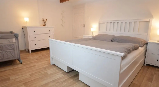 Spacious Cottage With 7 Bedrooms, 3 Bathrooms and Sauna in the Ore Mountains, Забронировать Дом для отпуска Коттеджи Czech central mountains, Коттедж