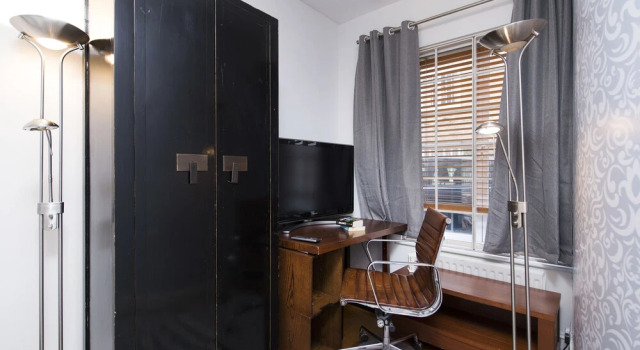 Quirky 2BR Mews House in Popular Earls Court, Забронировать Отель Отели Англии 3 звезды, 3*