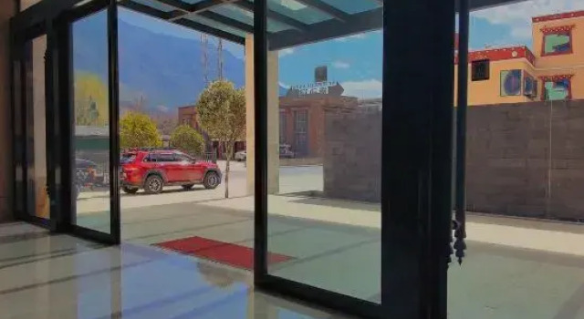 Yunzhibin Hotel, Prenota Hotel Hotel a Lijiang con parcheggio, Parcheggio